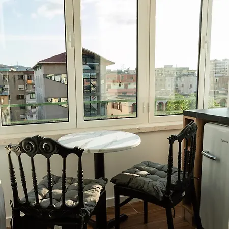 Prime Location In Apartment *